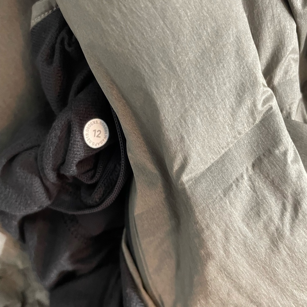 lululemon athletica Women's Puffer Jacket in Dark Gray - Picture 11 of 12
